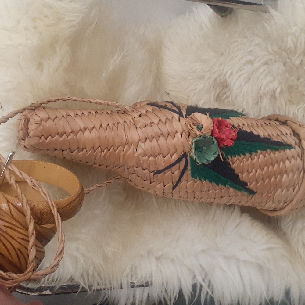 BOHO VINTAGE 70’s rattan picnic wine bottle carrier & 4 WOOD BANGLES - Picture 2 of 5